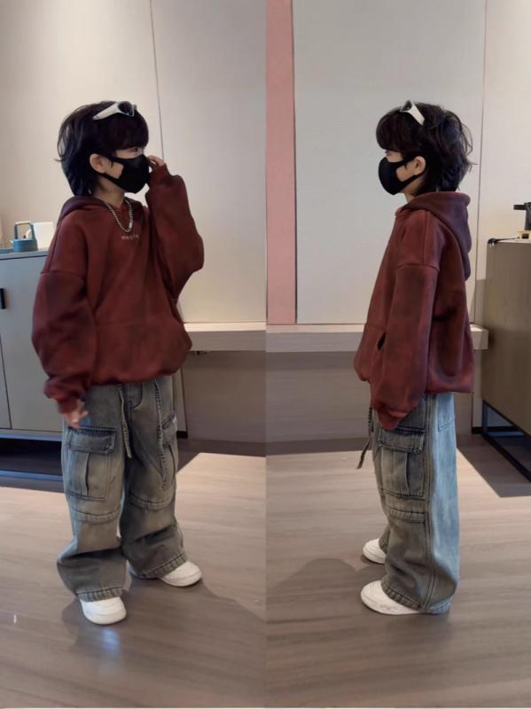 ・カテゴリ: キッズパーカー・対象性別: 男女兼用・スタイル: ストリート・生地加工: 柔軟加工・柄: ペイント・厚み: 極厚・袖丈: 長袖・着用方式: プルオーバー・フード: フード付き・主な素材: 綿70%・安全基準: B類・インナータイプ: ポリエステルライナー・カラー: レンガレッド・サイズ展開: 100cm、110cm、120cm、130cm、140cm、150cm、160cm