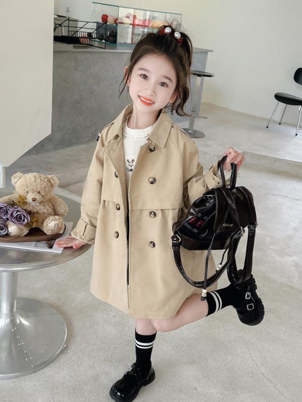 ・対象性別: 女の子・対象年齢: 中小童(3~8歳、100~140cm)・ネックライン: 折り襟・スタイル: 韓国風・柄: 無地・厚さ: 普通・生地加工: 柔軟処理・フード: フードなし・袖丈: 長袖・安全基準: B類・主な素材: ポリエステル80%・裏地素材: ポリエステル80%・留め具の種類: ダブルブレスト・カラー展開: カーキ、ピンク・サイズ展開: 90cm、100cm、110cm、120cm、130cm、140cm、150cm・着丈: 中長丈・カテゴリ: 子供用コート・ジャケット・アウター