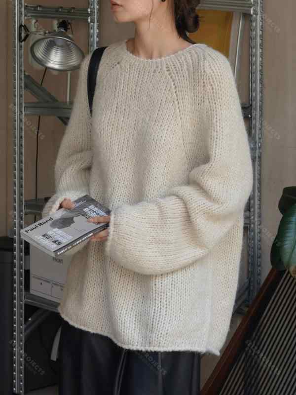 ・カテゴリ: セーター・スタイル: カジュアル・主な素材: ウール混（ウール30%以上50%未満、ポリエステル30%以上50%未満）・柄: 無地・厚み: 中等・シルエット: ルーズ・衣丈: チュニック丈（約65cm〜80cm）・ネックライン: クルーネック・袖丈: 長袖・袖の種類: レギュラースリーブ・デザイン特徴: 切り替えデザイン・カラー展開: グレーアプリコット、ブルーパープル・サイズ展開: フリーサイズ・対象: 女性