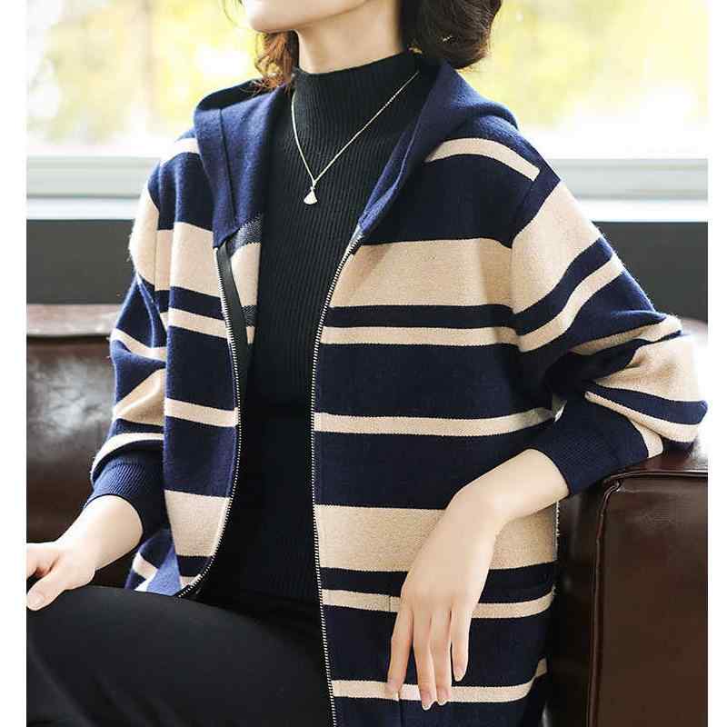 ・カテゴリ: トップス・カラー展開: 藏青色、咖色、レッド・サイズ展開: M、L、XL、XXL、XXXL・素材: アクリル・スタイル: カジュアル、フェミニン・柄: ストライプ、チェック・デザイン: ポケット、パッチワーク