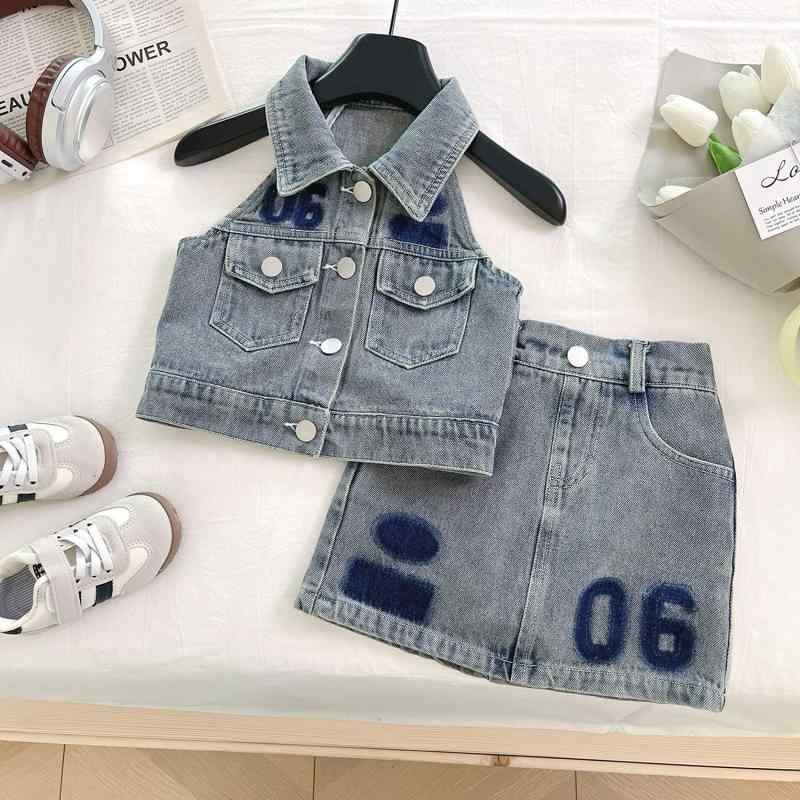 ・カテゴリ: 子供用セットアップ・対象性別: 女性・スタイル: 韓国風・セット内容: スカートセット、2点セット、衣類・対象年齢: 中小童（3～8歳、100～140cm）・袖丈: ノースリーブ・フード: フードなし・生地加工: 柔軟処理・生地の厚さ: 薄手・柄: 無地・素材: 綿・主な素材の割合: 綿80%・安全基準: A類・カラー展開: セットアップ・展開サイズ: 90cm、100cm、110cm、120cm、130cm、140cm、150cm