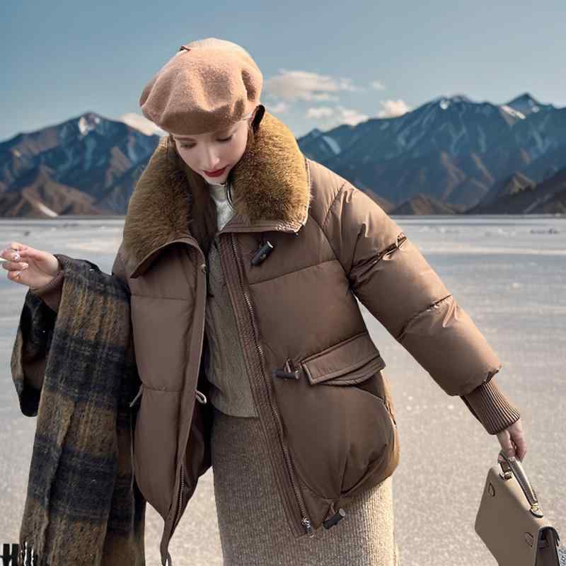 ・カテゴリ: 棉服・中綿: 羽毛風ポリエステル綿・主な素材: ポリエステル80%以上90%未満・衣丈: 約50cm超65cm以下・袖丈: 長袖・シルエット: ルーズフィット・ネックライン: フード付き・フードの毛皮: エコファー・デザイン特徴: ポケット・カラー展開: ホワイト、ブラック、ブラウン・サイズ展開: M、L、XL、2XL、3XL・スタイル: カジュアル・生地の厚さ: 厚手・袖型: レギュラースリーブ・柄: 無地・対象: 女性