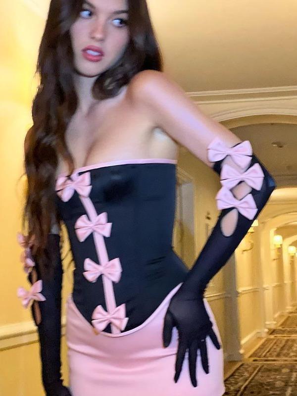・カテゴリ: カジュアルスーツ、スカートスーツ・スタイル: ストリート、セクシー、y2k・柄: バイカラー・スカート丈: ミニ丈・デザイン: リボン、切り替えデザイン・主な素材: ポリエステル、ポリウレタン・素材の含有量: ポリエステル 80%〜90%、ポリウレタン 80%〜90%・カラー展開: ピンク・サイズ展開: XS、S、M、L・袖丈: ノースリーブ・性別: 女性