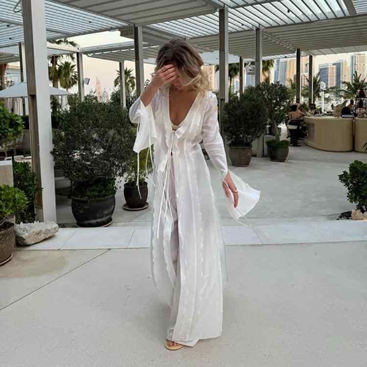 ・カテゴリ: 休闲套装・スタイル: 度假风、性感辣妹、私服名媛・柄: 纯色・仕様: 开衫、长裤、透视、拼贴/拼接・素材: 粘胶纤维、涤纶（聚酯纤维）・素材割合: 人棉80%、涤纶20%・カラー展開: 白色・サイズ展開: S、M、L・袖丈: 长袖・袖型: 常规袖・対象: 女性