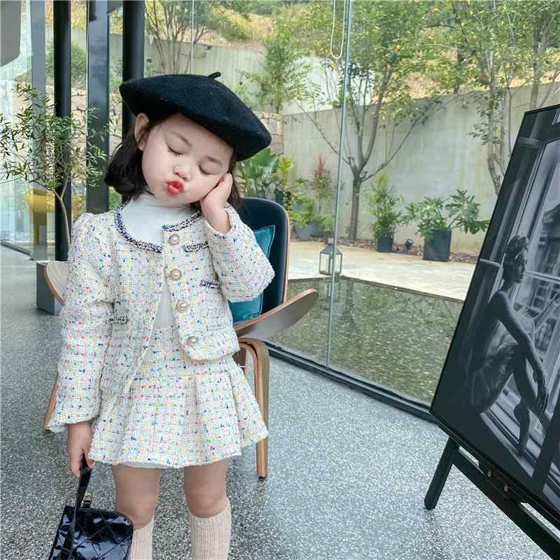 ・カテゴリ: 子供用セットアップ・対象性別: 女性・スタイル: 韓国風・セット内容: スカートセット（2点セット）・対象年齢: 中小童（3〜8歳、100〜140cm）・袖丈: 長袖・生地の厚さ: 普通・主な素材: 綿混紡・素材割合: 綿90%・安全基準: B類・カラー展開: ピンク、ホワイト・サイズ展開: 80cm、90cm、100cm、110cm、120cm、130cm