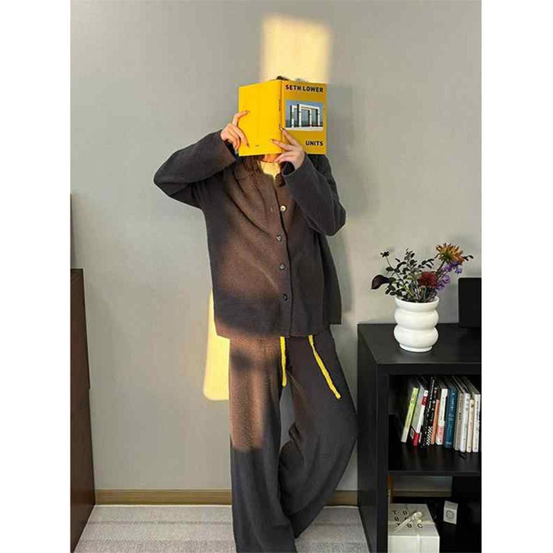 ・カテゴリ: ルームウェアセット・素材: 半辺絨・厚さ: 加厚（251-300g/平方メートル）・ネックライン: 襟付き・袖丈: 長袖・パンツ丈: 長ズボン・機能: カジュアル、睡眠、部屋着、保温、快適、ワンマイルウェア・対象: レディース・着用シーン: 屋外、室内・カラー展開: 画像色・サイズ展開: S、M、L、XL、XXL、XXXL、XXXXL・スタイル: 韓国風