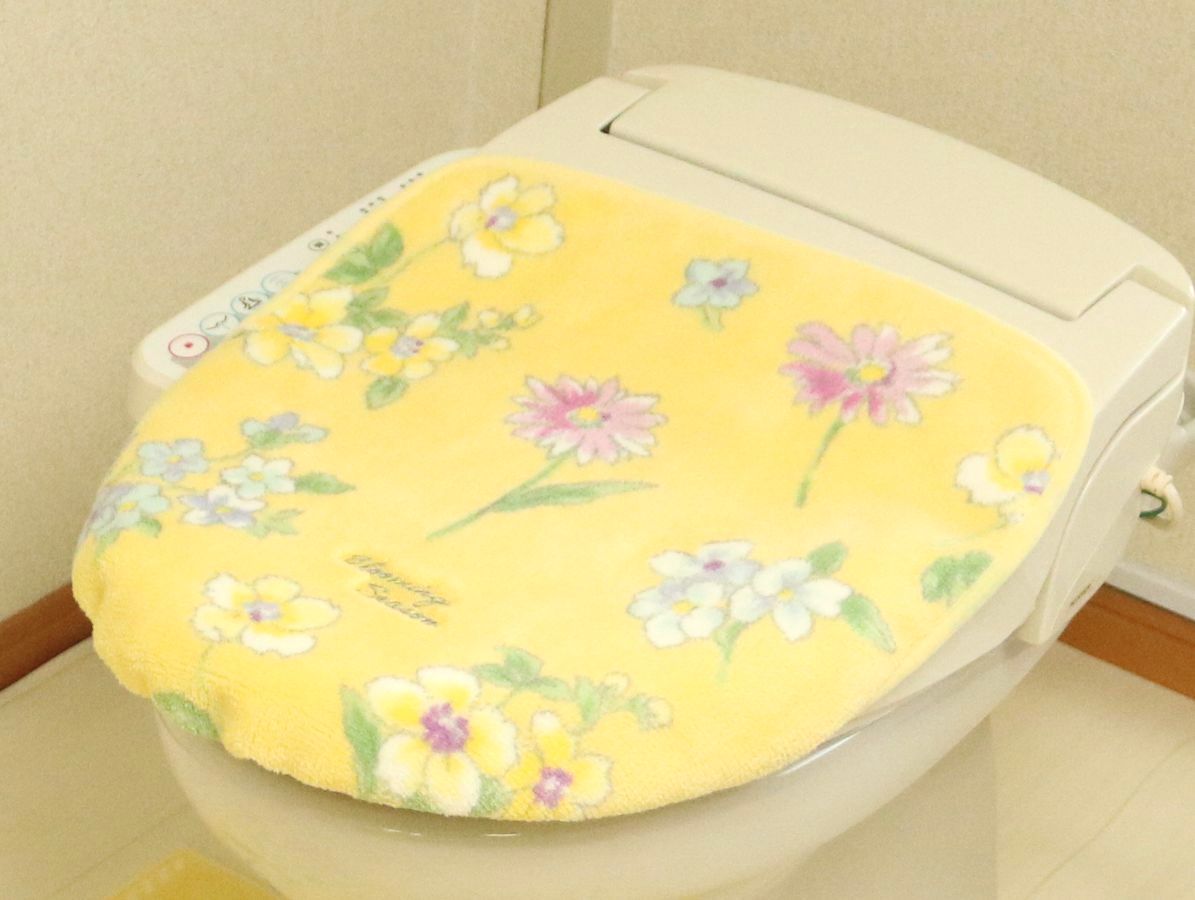 Proバイダー堺駅前店のトイレ フタカバー 洗浄暖房型 普通型 兼用 ドレニモ 日本製 北欧 おしゃれ 単品 イエロー 金運の黄色 風水 スカイブルー オカ ブルーミングシーズン｜アングル2