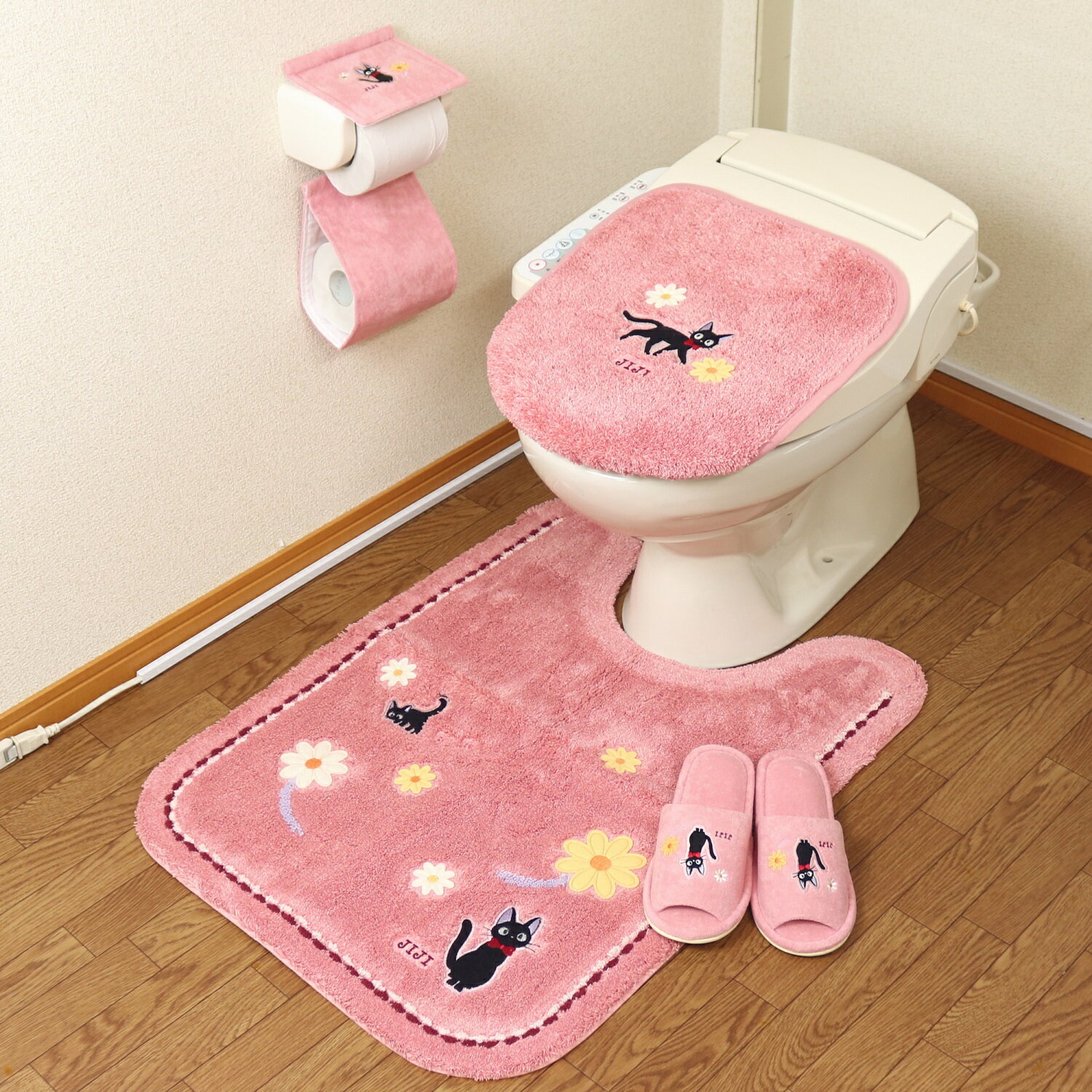 魔女の宅急便 ロングトイレマットセット 4点セット ジブリ ジジ 花さんぽ センコートイレマット 80×60cm 兼用フタカバー ピンク トイレタリーセット トイレカバーセット 吸着タイプ キャラクターグッズ キャラ かわいい クロネコ 黒猫