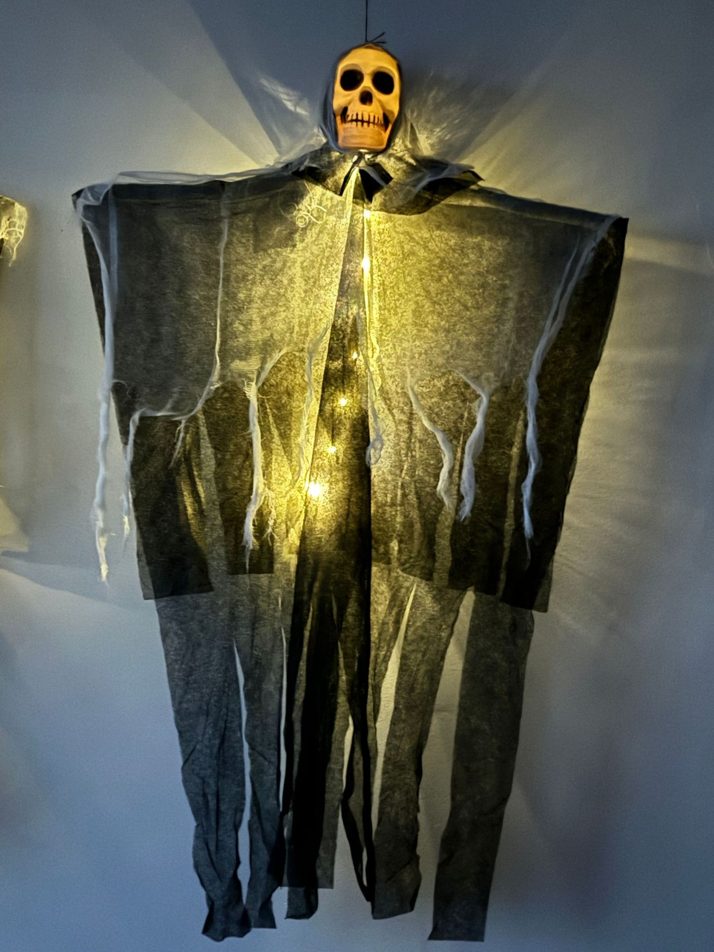 ハロウィン用骸骨 置物 飾り ハロウィン ハンギング スケルトン 怖い モデル 人体 骨格 お化け屋敷 装飾 小道具 恐ろしいお化け屋敷 装飾品 雰囲気満点 パーティー ホラー ドア 壁 天丼 取り付け簡単 飾り小物 玄関 リビング プレゼント ギフト 贈り物 送料無料