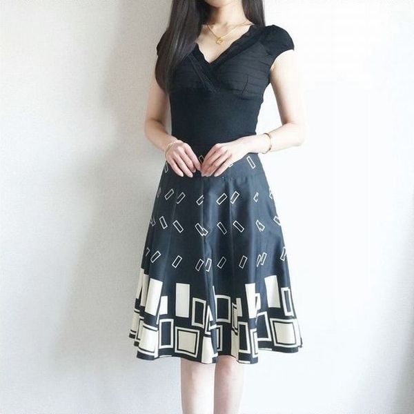 セットアップ 大人セクシー 2点セット 上下セット Vカットサマーニット&幾何学モダン柄プリントフレアスカートセット スカート フレア プリントスカート 膝丈ス...