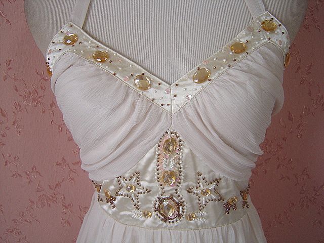 【クーポンで50％OFF】【3点よりどり1万円対象】ワンピース ドレス パーティードレス ウエスト細く見える 幅広デザイン 繊細 ビーズ刺繍 ホルターネック パーティードレス ワンピース シフォン 透け感 黒　ベージュ