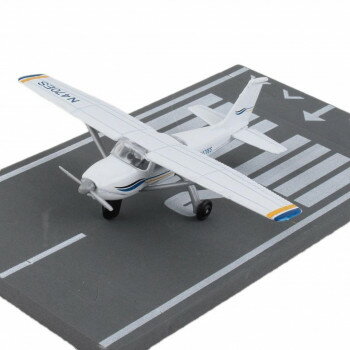 RUNWAY24 セスナC172 RW065