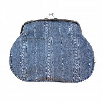 「北海道・沖縄・離島・一部地域へのお届けは別途送料を請求させていただきます。」「お客様都合でのキャンセルの場合、出荷前後にかかわらずキャンセル料などの手数料が発生いたしますので予めご了承ください。」「メーカーより取り寄せ商品のため、在庫状況によっては欠品・廃盤の可能性があります。あらかじめご了承ください。」おしゃれながま口タイプの2WAYショルダーバッグです。2種類のベルトが付いており、手提げにもショルダータイプにも。外側にポケットが付いて必要なものがさっと取り出せます。少し大きめで見た目以上の収納力。※商品の写真は、なるべく実物に近い状態になるよう努力しておりますが、光の具合やパソコンのモニターの種別、環境によっては、見え方が実際のものと多少異なって見える場合もございますので、ご了承ください。※柄物は商品により柄、模様の出方が、掲載商品画像と現物で異なる場合がございます。※水や汗等により色落ちすることがありますので、ご注意下さい。※バックや周囲のものとの摩擦や引っかかりに気をつけて下さい。※生産工場で品質管理、検品を行うなど品質向上に努めています。※若干のほつれや多少サイズの誤差が生じる場合があります。あらかじめご了承くださいますようお願いいたします。サイズ約W27×H20×D10.5cm、手さげベルト:約460mm、ショルダーベルト:約1130〜1360mm(6段階調整可能)個装サイズ：27.2×23.5×13.6cm重量個装重量：250g素材・材質表生地:日本製生地口金:スチール手提げベルト・ショルダーベルト:合皮付属品手さげベルトショルダーベルト生産国中国fk094igrjs