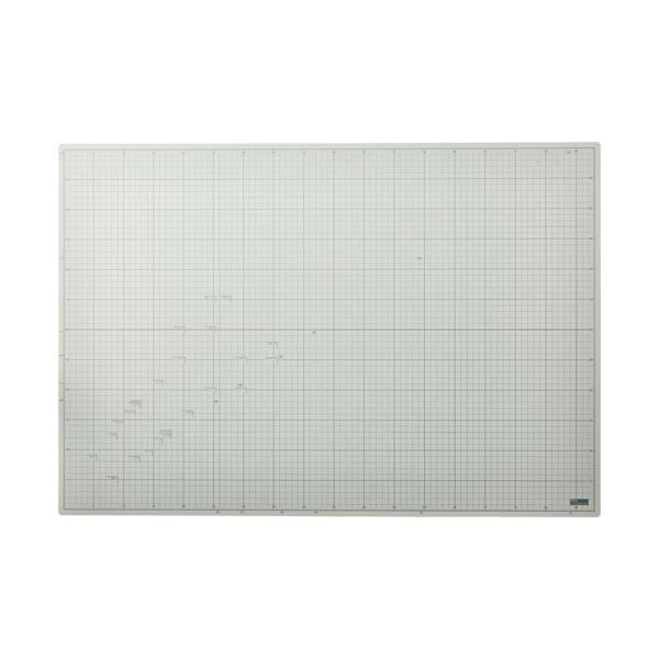 ■サイズ・色違い・関連商品■A3スリム（120×450mm） 1枚×5セット■A3（320×450mm） 1枚×3セット■A4（225×320mm 1枚×5セット■A1（620×900mm） 1枚[当ページ]■A2（450×620mm） 1枚×3セット■商品内容●裏面滑り止め付で、作業がより安全!A1用のカッターマット。■商品スペック対応サイズ：A1寸法：620×900mm厚さ：2mm盤面：表面10mm方眼印刷材質：表裏面:軟質PPO、中材:硬質PP、滑り止め:シリコンゴムその他仕様：●用紙・名刺・はがき・写真各種サイズ合わせ目盛付■送料・配送についての注意事項●本商品の出荷目安は【1 - 5営業日　※土日・祝除く】となります。●お取り寄せ商品のため、稀にご注文入れ違い等により欠品・遅延となる場合がございます。●本商品は仕入元より配送となるため、沖縄・離島への配送はできません。[ TGK-A1N ]