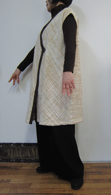 手織りと裏地の暖かさを秘めた大人のエスニックカジュアルベスト！