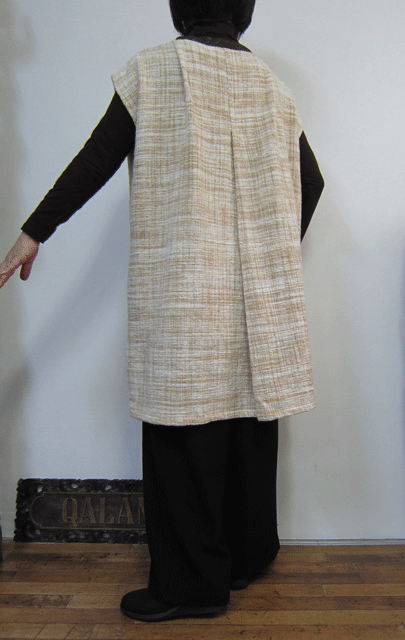 手織りと裏地の暖かさを秘めた大人のエスニックカジュアルベスト！