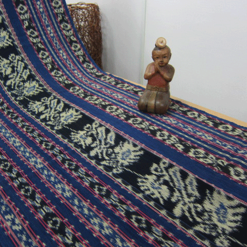 Rakuten - インドネシア産イカットIK07ベッドカバーやピアノカバーなど広げて映えるマルチクロス