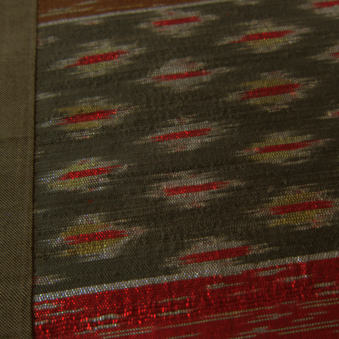 テーブルランナーTR02光沢のタイシルクの絣柄がリッチなエスニ感♪