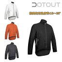 ☆DOTOUT☆ ■DOTOUTとは DOTOUT（ドットアウト）は、2015年にイタリアで生まれたサイクリングアパレルブランドです。 ブランド名の由来は、終止符を意味する「DOT」と、屋外を表す「OUT」の組合せで、日々忙しく過ごす日常から離れ、サイクリングを楽しもう！という意味が込められています。 イタリアでは日常がどんなに忙しくても時間を見つけサイクリングを楽しむ人が大勢います。 そんな彼らのライフスタイルを体現しているのがDOTOUT（ドットアウト）です。◆A15M060 ●フィッティング： PERFORM FIT ●ファブリック： Dot Air X-Light ●推奨使用温度帯： 10～20°テンポ・ジャケットは、軽量でコンパクトに収納可能な防風ジャケットです。 身体の動きを妨げないよう、上質で優れた通気性のあるファブリックで作られたこのジャケットは、夏場の変わりやすいコンディションで、長距離をライドする時に欠かせない装備です。 テンポ・ジャケットは、優れた性能のおかげで、春～秋にかけて重宝するDOTOUTの「ロングシーズン」モデルです。 年間通じてこのジャケットを活用するには、ジャケットの下に薄手のウェアを重ね着するなどして対応してください。