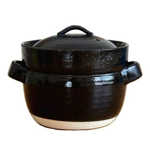 サイズ： 2合炊：W162×D210×H150mm・容量：約1,200cc 4合炊：W250×D200×H185mm・容量：約2,300cc 材質：耐熱陶器 生産国：日本　 上質な耐熱土を使ったご飯鍋です。 短時間でつやつやなご飯を炊き上げてくれます。 土鍋本体がしっかりと熱を蓄え、遠赤外線のチカラで旨味を逃がさず美味しいご飯を炊き上げます。 良い香りにつつまれて毎日の炊きあがりが楽しみになりますよ。 二重蓋で吹きこぼれがしづらい構造です。多少重さはありますが、お手入れが簡単にすみます。 比較的スリムでおしゃれなデザインで他ではあまり見かけません。持ち手が大き目で使いやすいですよ。　