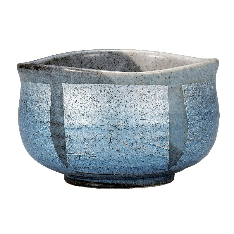 サイズ：径11 高6.8 (cm) 素材：陶器 生産地：日本 九谷焼で作られた抹茶碗です。 抹茶だけでなく、普段の食卓やデザート、おもてなしの場面など幅広く活用できる万能な和食器として多くの人に親しまれています。 九谷五彩の施された器で華やかなひとときをお楽しみください。 古九谷開窯から360年を迎えた経済産業大臣認定伝統工芸・九谷焼 パリ万博に出品されジャパン・クタニとして世界に名を轟かせ、大英、ルーヴルなど世界各地の有名美術館に収蔵された色絵の妙技をご堪能下さい。