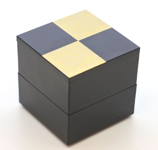 山中漆器 ミニミニ二段重 市松ゴールド2段中子重 黒 単独で小重として 一段にすると5.0寸のお重箱に蓋付ですっぽり収まります サイズ：6.9 6.9 7.0cm
