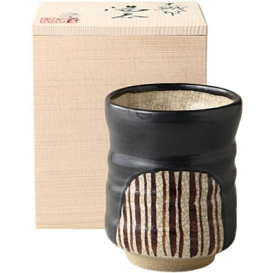サイズ：径7.4×9cm 容量：190ml 素材：陶器 生産地：日本 作家・窯元：長谷元窯・六兵衛陶苑 瀬戸焼（せとやき）は、愛知県瀬戸市とその周辺で生産される日本を代表する陶磁器です。 日本六古窯の一つであり、陶器全般を指す「せともの」という言葉の語源にもなったほど、日本のやきもの文化を牽引してきました。 陶器と磁器の両方を生産: 日本のやきもの産地としては珍しく、温かみのある「陶器」と、白く美しい「磁器」の両方を生産しています。 多彩な装飾と釉薬（ゆうやく）: 多様な釉薬を駆使して豊かな表情を生み出すのが特徴です。 特に伝統的な「赤津焼」などが有名です。 美しい絵付け: 「瀬戸染付焼」に代表されるように、呉須（ごす）と呼ばれる顔料を用いた青色の美しい絵付けも魅力です。