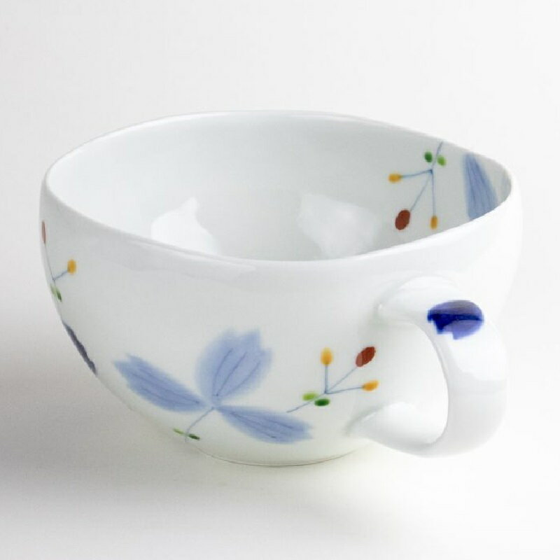 有田焼 夢あかり スープマグ 柔らかな白磁に、青や赤、黄、緑で描かれた草花模様が愛らしいスープマグです。