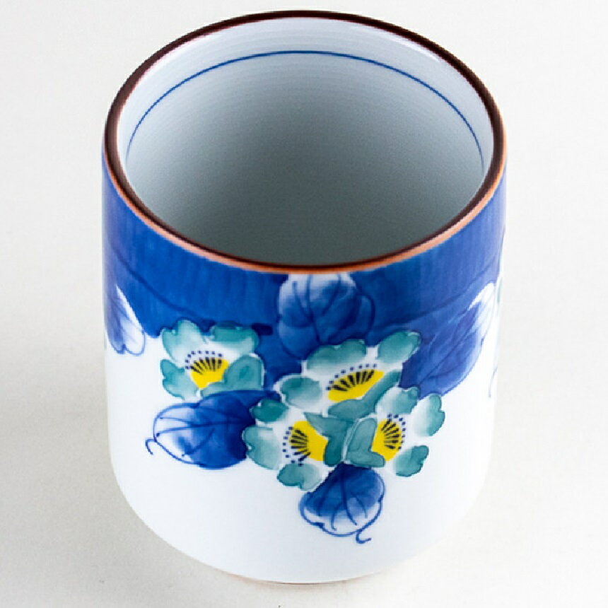 有田・波佐見焼 花集い 特大湯呑 寿司店などで使われる大ぶりの湯呑サイズで、たっぷりとお茶を楽しめます。