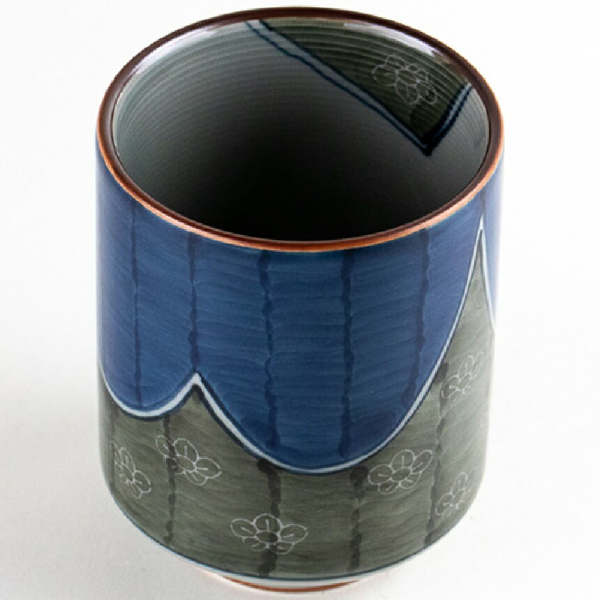 有田・波佐見焼 梅はじき 特大湯呑 寿司店などで使われる大ぶりの湯呑サイズで、たっぷりとお茶を楽しめます。