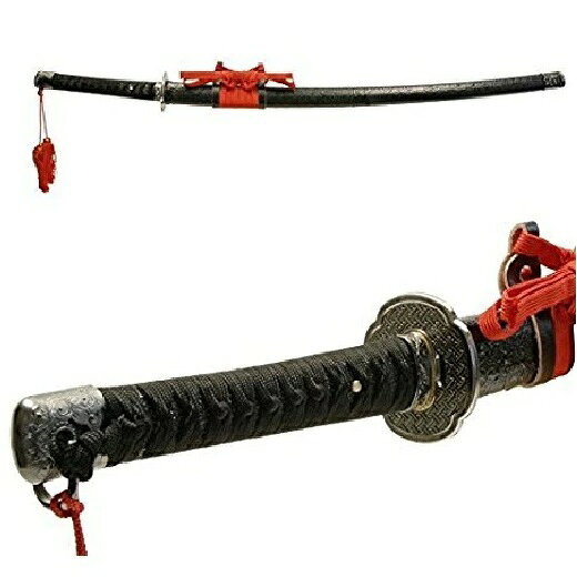 ■全長:106cm/刃渡:70cm/柄長:25cm 総重量:約520g/鞘払い:約260g ■色合い・表示寸法に関しましては多少の誤差がございます。 模造刀になります。コレクション・インテリアに！ ■通常2〜5営業日で発送致しますが材料その他要因にて1週間から1ヶ月以上お時間が掛かる場合やご用意出来ない場合が御座います。予めご了承下さい。 ■お使いの環境により商品の色、素材感が実物と多少異なって見える場合がございます。 注） 表示寸法に関しましては多少の誤差及び色の差異は考慮して頂くようお願い致します。 ※商品の出荷について※ 在庫管理には細心の注意を払っておりますが、手動作業の為、急な完売等で在庫数更新が遅れる場合がございます。 その際は、キャンセルとさせて頂きますのでご迷惑をお掛けしますが、何卒ご了承下さい。 ■送料無料の商品やその他複数点の注文、同梱などにより5000円(税別）以上のご注文の場合でも北海道1800円、沖縄他離島へは別途2500円の送料が掛かります。 ご注文時は無料となりますが店舗にて訂正させて頂きますので予めご了承下さい。　