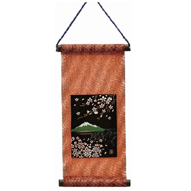 サイズ:23×12×1.3cm 材質:天然木製 塗装:ウレタン塗装 原産国:日本 会津漆器の特徴 会津漆器は会津地方に伝わる伝統技術です。 会津藩政時代には技術革新に熱心に取り組み、中国やオランダなどへも輸出されるほど素晴らしい技術に発展しました。 現在では国の伝統工芸の指定を受け、螺鈿・漆絵・乾漆・蒔絵・花塗など多彩な技法の漆器を生み出しています。 食器洗浄機対応の器をはじめとした伝統の中にも現代の暮らしに求められる機能を盛り込んだ漆器の開発に取り組んでいます。 ■通常2～5営業日程で発送予定で御座いますが材料その他要因にて2週間以上お時間が掛かる場合やご用意出来ない場合が御座います。予めご了承下さい。 ■お使いの環境により商品の色、素材感が実物と多少異なって見える場合がございます。 ■包装ご希望の場合は備考欄または別途メールにてお知らせ下さい。別途200円（税別）にて賜ります。 ■送料無料の商品やその他複数点の注文、同梱などにより6000円(税別）以上のご注文の場合でも北海道1800円、沖縄他離島へは別途2500円の送料が掛かります。 ご注文時は無料となりますが店舗にて訂正させて頂きますので予めご了承下さい。 ■発送準備完了後のキャンセル、返品交換等は一切お受けできません。予めご了承下さい。　