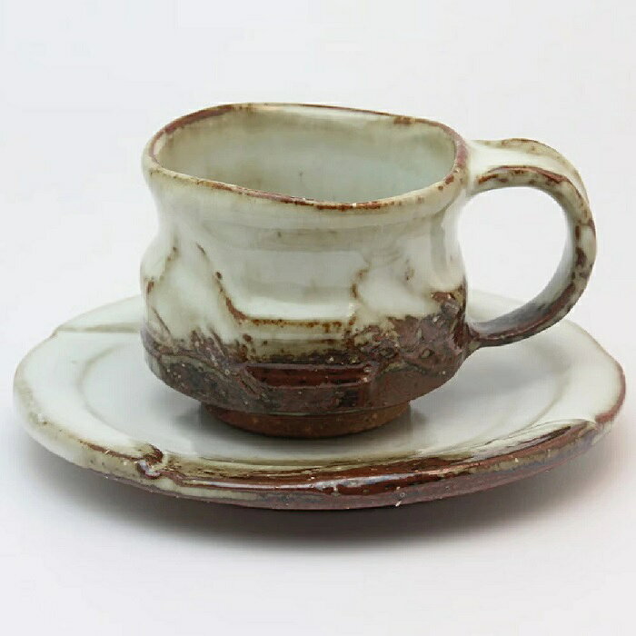 サイズ： 碗：約φ8.0×H6.5cm（170ml） 皿：約φ14.5×H2.0cm 素材：陶器 生産地：日本（萩焼） 作家：椿秀窯 ■作家 椋原　佳俊（むくはら　かしゅん） 1967年、萩焼に入る。1972年山口県美術展入選、1974年九州・山口陶磁展入選、移行連続入選。 1980年以降、東京・大阪を中心にギャラリー、百貨店にて個展を開催。 伝統的技法を生かしつつ、現代的感覚を加えたぬくもりある作品を目指している。 ■取り扱い 電子レンジ、食洗機の使用はお控えください。 ※萩焼の色合いは、土と釉薬が溶け合って生まれます。 ひとつとして同じ色合いのものはございません。 焼き上がりの商品を検品し、弊社基準にて許容できる色合い・風合いの違いは良品とさせていただいております。 萩焼の特性をご理解いただき、ご注文くださいますようお願いいたします。　
