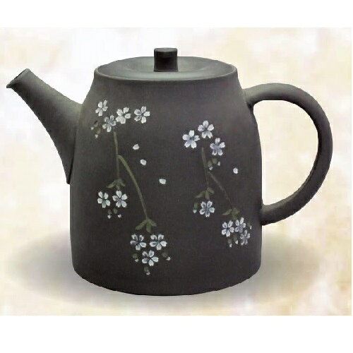 容量：140ml 生産地：日本(常滑焼) 材質：陶器 茶こし：ささめ茶こし 作家：青峰 手造り品の為、サイズ・形・色合いが若干異なる場合があります。 職人が切磋琢磨して造り上げた、とこなめ焼急須が誇る“伝統の技”です。 常滑：日本の六古窯の一つ、歴史に彩られた焼き物の街。 千年の歴史がある常滑焼は、日本の六古窯の一つに数えられています 通常ご注文いただいてから発送まで1週間～1ヶ月程ですが、材料手配の問題で3ヶ月程要する場合がございます ご注文頂きましたら、発送予定の連絡申し上げます 発送連絡致しましたら、御確認お願い致します 発送予定の連絡後、納期的にキャンセル希望時は、24時間以内に御連絡お願い致します 以降のキャンセルに関しましては、職人による製作の為、キャンセルはお受け出来かねますのでご了承下さい　