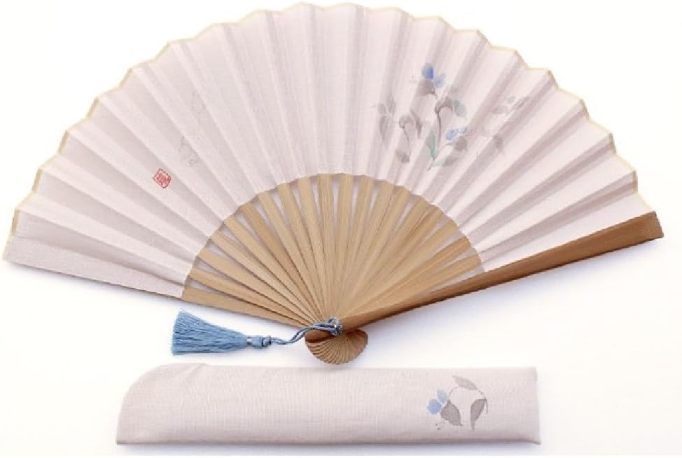 日本製扇子　手描き慶花　桐箱入扇子袋セット　京都の職人が描く筆使いを感じられるこだわりの一品です。＜お祝い お返し 御礼 ギフト プレゼント 贈り物 誕生日 バースデー 名前 ネーム 結婚祝い 退職記念 還暦 古稀 喜寿 米寿