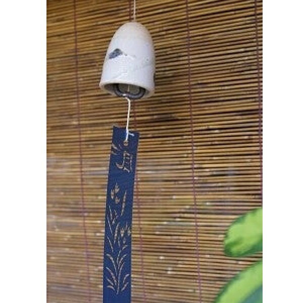 信楽焼 風鈴・ブルーベリー　すべて手描きで作っており表情やポーズが写真のものと異なります。ご了承ください。