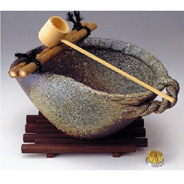 信楽焼 花器・つくばい 変形手縄付○ 付属品:ひしゃく・渡し・剣山・八角すのこ敷