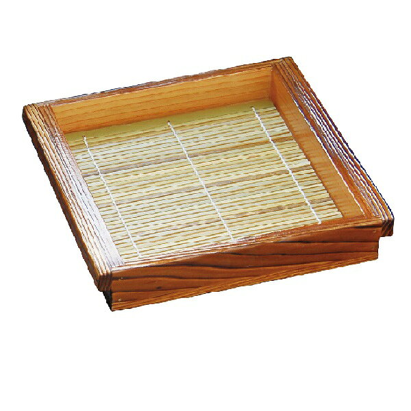 サイズ・ 本体：約21.8×20×H4cm 竹ス：約17x17cm ■生産地：日本 ■素材：焼杉（ウレタン塗装)、竹（竹ス）（無塗装） 板そばの一人用タイプ（正角）です。 ☆焼杉の風情ある素材感が、蕎麦を引き立てます。 ☆竹す無し仕様で、御造りなどの料理箱としてもお使いいただけます。 ☆複数個での積み重ねもでき、収納にも便利です。　