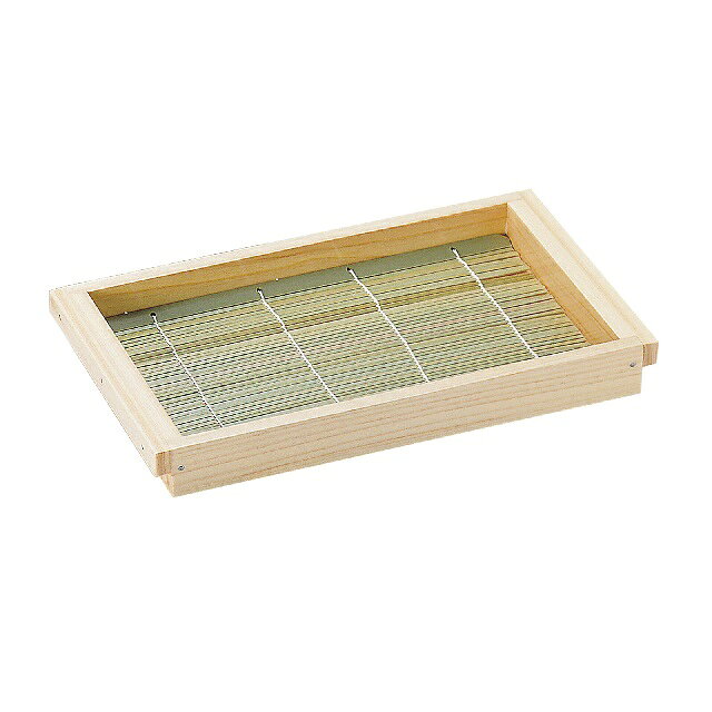 サイズ・約32.2×18.2×H3.8cm 竹すだれ：約27.5×16.5cm ■生産地：日本 ■素材：ひのき（ウレタン塗装）、竹 板そば 山形県は明治から昭和初期まで養蚕が盛んでした。 養蚕は、蚕が繭をつくる時が一番忙しく、知人や近所の人たちの手を借りていました。 その労をねぎらい、酒と「大きな箱板に盛り付けた手打ち蕎麦」を振舞ったのが、板そばの由来といわれています。 ☆複数個での積み重ねもでき、収納にも便利です。　