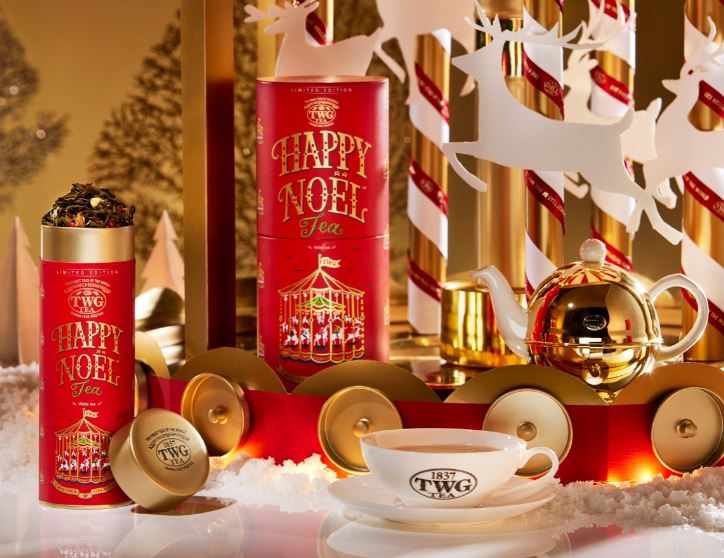 ■お召し上がり方■1カップあたり2.5gの茶葉に95℃のお湯を注ぎ、3〜5分間煎じます。葉を取り除いてお召し上がりください。クリスマスギフト、クリスマス期間限定、クリスマススイーツ、クリスマスケーキ　クリスマスプレゼント、クリスマスギフト、ギフト和菓子 クリスマス クッキーチーズケーキお歳暮 　クリスマスチョコレート ギフトクリスマス雑貨TWGファンの皆様お待たせいたしました。今年のクリスマスコレクションのご案内です グランモード ティー コレクションの 限定 ハッピー ノエル ティーをご紹介します。 温かみのあるホリデー スパイスをブレンドした魅力的なホワイト ティーに、オレンジ ピール、シナモン、カルダモン ポッド、リンゴ、コショウの実を重ねて、茶葉を楽しませます。 キャンデーケーンレッドの鮮やかで大胆な色合いに、冬の炉辺の同窓会や年末のお祝いを呼び起こす楽しいお祭りの象徴である陽気なクリスマスメリーゴーランドで飾られた収集価値のあるティー缶で季節を楽しみましょう。 正味重量: 60g