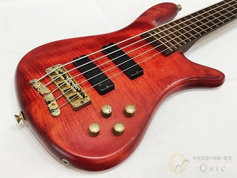 ＿＿＿＿＿＿＿＿＿＿＿＿＿＿＿＿＿＿＿＿＿＿ 中古楽器専門店だからこそ圧倒的な買取価格！ 買取もQsicにお任せください！ ￣￣￣￣￣￣￣￣￣￣￣￣￣￣￣￣￣￣￣￣￣￣ Warwick Streamer LX5 T.M.スティーヴンス、ロバート・トゥルージロ(メタリカ)、スチュワート・ゼンダー(ジャミロクワイ)、ラリー・グラハム(GCS)、村田隆行、 など多くのアーティストに愛されるドイツのベースブランド「Warwick」より、Streamer LX5が入荷です！ 今回はドイツ製が入荷しました。 ネックにはメイプルに加え強度に優れたエカンガを採用。指板にはウェンジを採用。ボディにはカロリナを用い、 ワーウィックらしいタイトで速い立ち上がりと抜温かみのあるトーンが特徴的です ピックアップはMEC "Dynamic Correction"のJJレイアウトをチョイスし、 セッティングによってパーカッシブなスラップサウンドからドンシャリサウンドまで思いのままにサウンドメイクが可能です。 ぜひこの機会にご検討ください！ 【仕様】 Body：Arched Carolina Neck：4-piece laminated Maple neck with Ekanga veneer stripes Fingerboard：Wenge Scale Length：34inch Nut Width：45.0mm String Spacing：16.5mm Number of Frets：24F Pickups：MEC Pickups×2 Control：1-Vol,1-Balance,Treble,Bass 【状態】 ボディ裏に強めのバックル傷がございます。 その他細かな擦れ傷や金属パーツにくすみや錆が見受けられ、使用感がございます。 2弦のペグが交換されています。 フレット残り：8割程度 トラスロッド：余裕あり 電気系統：問題なし 重量：5.03kg ネック：問題なし 【調整内容】 ・全体クリーニング ・ネック調整 ・弦高調整 ・オクターブ調整 シリアルナンバー：#K096220 当店管理番号：MLR14 【付属品】 本体のみ 【当店保証】 12ヶ月付き 【取り扱い店舗】 箕面店 当商品は納得購入サポート対象商品です。 【納得購入サポートとは・・・】 商品やサービスにご満足いただけなかった場合、 どのような理由でも返品することができるサービスです。 しかも、送料や決済手数料も含め全額ご返金いたします。 サービスについて詳しくはQsic公式サイトをご覧ください。 ================================================= 注意事項：お使いのモニターの発色具合によって、 実際のものと色が異なる場合がございます。 =================================================