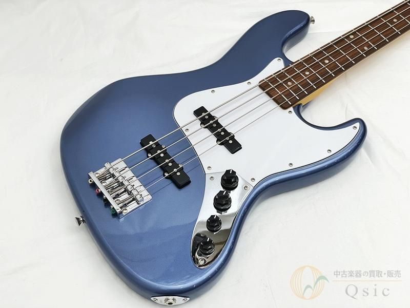 ＿＿＿＿＿＿＿＿＿＿＿＿＿＿＿＿＿＿＿＿＿＿ 中古楽器専門店だからこそ圧倒的な買取価格！ 買取もQsicにお任せください！ ￣￣￣￣￣￣￣￣￣￣￣￣￣￣￣￣￣￣￣￣￣￣ ■HISTORY HJB-Performance 伝統的なジャズベーススタイルに現代の演奏ニーズを融合させた、HISTORYブランドのベースが入荷。 プロの現場で即戦力として活躍するための仕様が詰め込まれた本モデルは、演奏性・音質・堅牢性のすべてにおいて高水準を誇ります。 アルダーボディにメイプルネック、指板にはパーフェローを採用。 適度な硬さと滑らかさを持つパーフェローは、ローズウッドに近い音響特性を持ちながらも、よりクリアな音抜けが得られる素材です。 ネックグリップはしっかりとした握り心地で、グロスフィニッシュにより滑らかな操作感を実現。 ファットな低音と力強い中域、程よく抜ける高域がバランスよくまとまり、ジャンルを問わず幅広く対応。 ピック弾きやスラップ、指弾きにおいても音の輪郭が明確で、プレイヤーのニュアンスをしっかりと再現します。 現場で「鳴る」楽器を求めるすべてのベーシストに。 ぜひこの機会にご検討ください。 【Spec】 Body：Alder Neck：Maple Fingerboard：Pau ferro Nut Width：35 mm String Spacing：10.5 mm Scale Length： 34inch Number of Frets：20 F Pickups：HISTORY HPU-J1/n HISTORY HPU-J1/b Controls：フロントボリューム、リアボリューム、パッシブアクティブ切り替えスイッチ、シリーズパラレル切り替えスイッチ 【状態】 ペグ、コントロールプレートにくすみがございます。目立つ傷はございません。動作は確認済みです。 フレット残り：9割程度 トラスロッド：余裕あり 電気系統：問題なし 重量：4.2 kg ネック：問題なし 【調整内容】 全体クリーニング ネック調整 弦高調整 オクターブ調整 電装系クリーニング シリアルナンバー：#HA240511 当店管理番号：ULM51 【付属品】 ギグバッグ 【当店保証】 6ヶ月付き 【取り扱い店舗】 神戸店（0120-239-929）　 &gt; 当商品は納得購入サポート対象商品です。 【納得購入サポートとは・・・】 商品やサービスにご満足いただけなかった場合、 どのような理由でも返品することができるサービスです。 しかも、送料や決済手数料も含め全額ご返金いたします。 サービスについて詳しくはQsic公式サイトをご覧ください。 ================================================= 注意事項：お使いのモニターの発色具合によって、 実際のものと色が異なる場合がございます。 =================================================