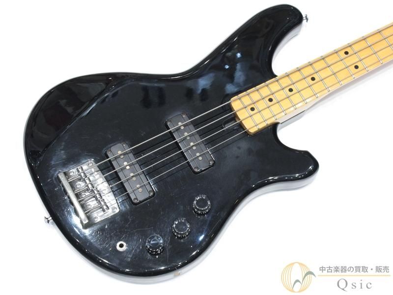 ＿＿＿＿＿＿＿＿＿＿＿＿＿＿＿＿＿＿＿＿＿＿ 中古楽器専門店だからこそ圧倒的な買取価格！ 買取もQsicにお任せください！ ￣￣￣￣￣￣￣￣￣￣￣￣￣￣￣￣￣￣￣￣￣￣ YAMAHA SB500S 訳あり商品のため特価でのご案内です！ YAMAHA SB500Sは、1970年代後半に登場した「Super Bass」シリーズの一本で、個性的なデザインと独自の設計思想が光るモデルです。 ソリッドなボディと黒一色のクールなルックスが特徴で、ジャンルを問わず扱いやすい仕様が魅力となっています。 このモデルは、トーンノブが交換されているものの、電装系は問題なく、安定した出力を維持。 しっかりとした重みのあるボディと適度なネックバランスにより、長時間のプレイでも安心感があります。 プレイヤー目線で設計された設計は、演奏性にも優れています。 音質面では、図太く粘りのある中低音域と抜けの良い高域が絶妙にブレンドされており、 ピック弾きでも指弾きでも存在感のあるベースラインを構築可能。特にロックやファンク系のサウンドで真価を発揮します。 ヴィンテージスタイルのベースをお探しの方にとって、機能性と味わい深い風格を兼ね備えたこの製品は、まさに魅力的な選択肢と言えるでしょう。 ぜひこの機会にご検討ください！ 【Spec】 Body：Nato Neck：Maple Fingerboard：Maple Nut Width：40 mm String Spacing：20 mm Scale Length：34 inch Number of Frets：21 F Pickups：Original Controls：2Vol,1Tone 【状態】 トラスロッド締め方向に限界。電装系問題なし。トーンノブが交換されています。 ヘッドに1箇所目立つ打痕があり、ボディに多数の傷や打痕、汚れが見られる。 使用に伴う打痕、塗装欠けが多数あり強い使用感が見受けられますが、外観が気にならない方にはお買い得のお品です。 フレット残り：7割程度 トラスロッド：余裕あり 電気系統：問題なし 重量：4.42 kg ネック：問題なし 〜〜ココが訳あり〜〜 ・トラスロッド締め方向に限界です。 こちらのお品は上記の理由により、訳あり品として販売をさせていただいておりますが、一通りの点検・クリーニングはおこなっております。 これらを問題とされない方にとっては十分に価値のあるお品と存じます。 ※既出の点につきましてはその程度や思い違いに関わらず、初期不良保証や返品の対象とはなりません。予めご理解をお願いいたします。 シリアルナンバー：#041594 当店管理番号：VLW55 【付属品】 本体のみ 【当店保証】 6ヶ月付き 【取り扱い店舗】 阿倍野店（06-6964-8615）　 &gt; 当商品は納得購入サポート対象商品です。 【納得購入サポートとは・・・】 商品やサービスにご満足いただけなかった場合、 どのような理由でも返品することができるサービスです。 しかも、送料や決済手数料も含め全額ご返金いたします。 サービスについて詳しくはQsic公式サイトをご覧ください。 ================================================= 注意事項：お使いのモニターの発色具合によって、 実際のものと色が異なる場合がございます。 =================================================