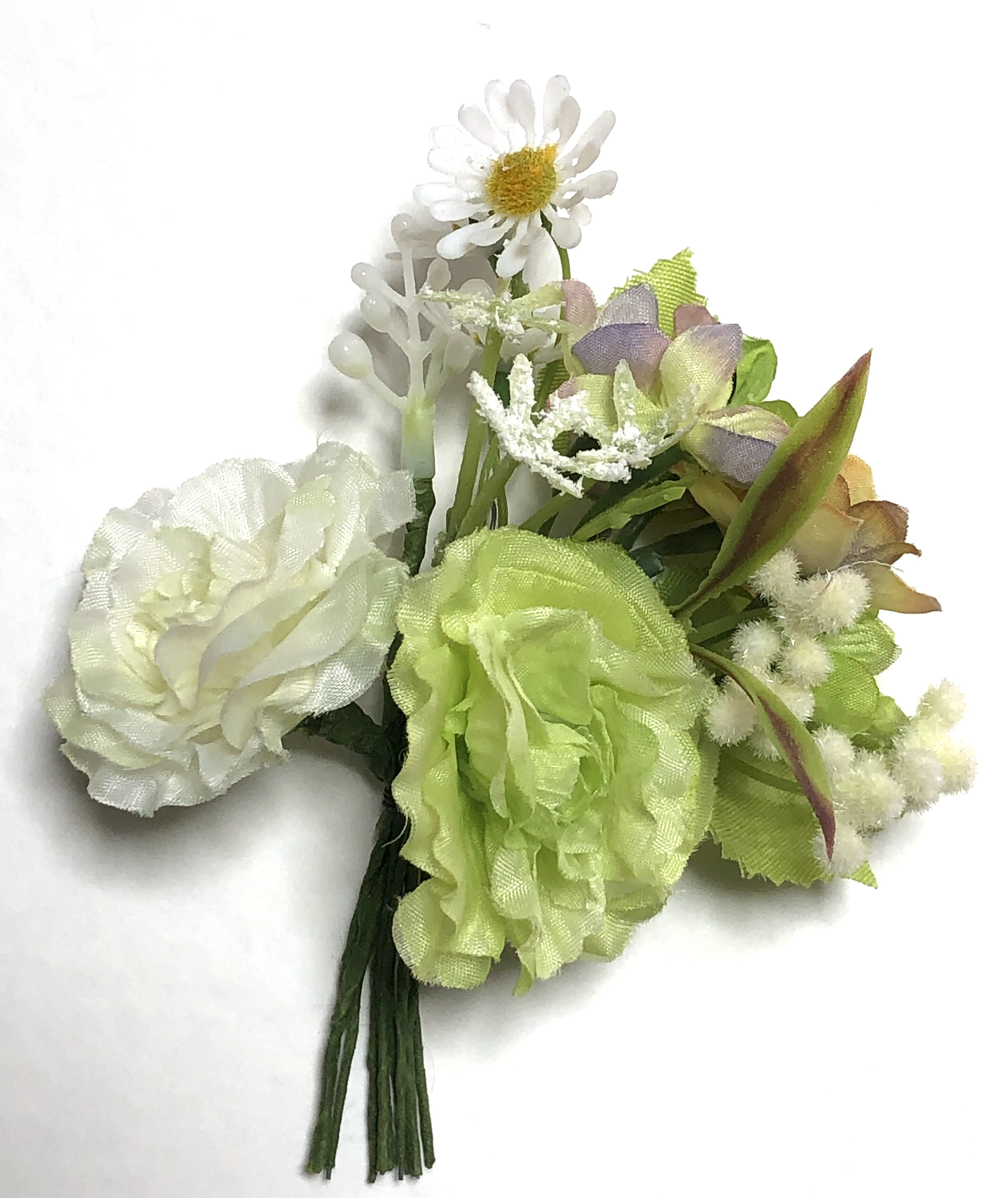 グリーンのお花のコサージュ 野バラ マーガレット ガーデンミニブーケ 晴の日 フォーマル お花飾り ブローチ 小さめ アクセサリー ブーケ 造花 ピン付き おしゃれ ナチュラル エレガント センス インスタ映え 派手すぎない フラワー 【数量限定】【送料無料】の商品画像 3
