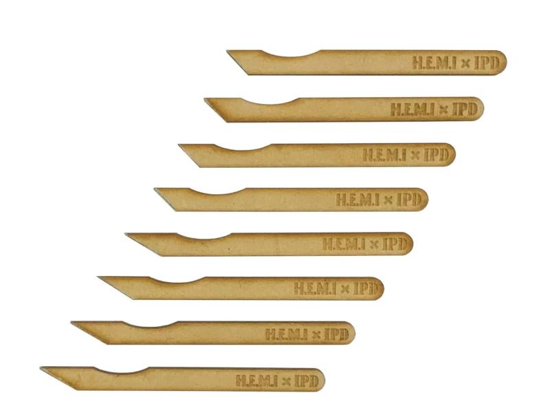ヘミアイピィディー 模型用ヤスリ キワミ極地ヤスリ ホビー用工具 0020ホビー用工具本体サイズ:約66mm(62mm)×2mm×5mm8本セット:先端30度 4本 / 先端45度 4本本体の上面のくぼみに指を置くことによって力が分散せずに狙った箇所のやすりがけが可能成型物のゲート処理や細部のヤスリ掛けに使用