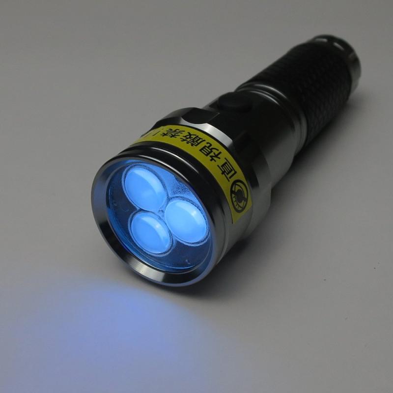 樂天商城 - コンテック(kontec) 日亜化学工業社製UV-LED搭載 3灯パワーブラックライト 実用点灯20時間 PW-UV343-02