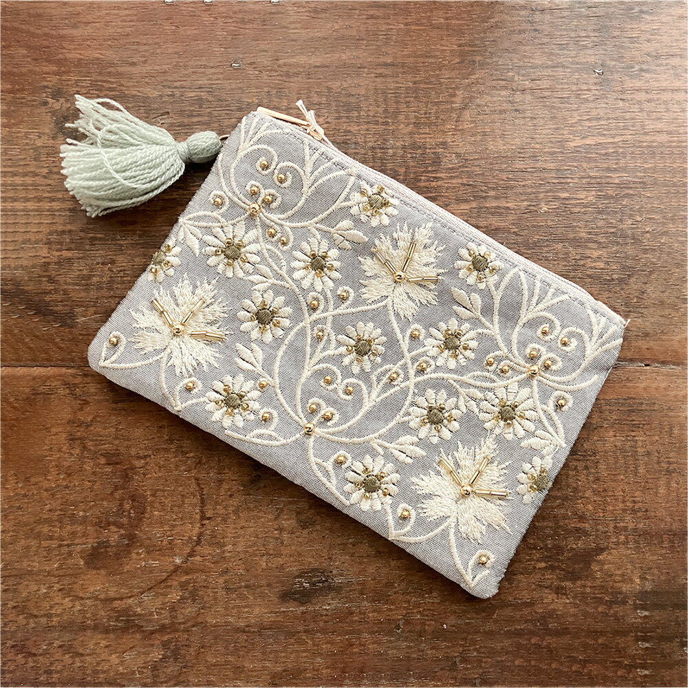 ビーズ刺繍ポーチシルバー