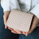 「小さいふ。」 小さい財布 お札が折れない ミニ財布 コンパクト財布 本革 革 栃木レザー 日本製 ハンドメイド メンズ レディース カードたくさん 大容量 財布 二つ折り財布 日本 の 伝統模様【クアトロガッツ コンチャ 麻の葉 椿 Tsubaki】