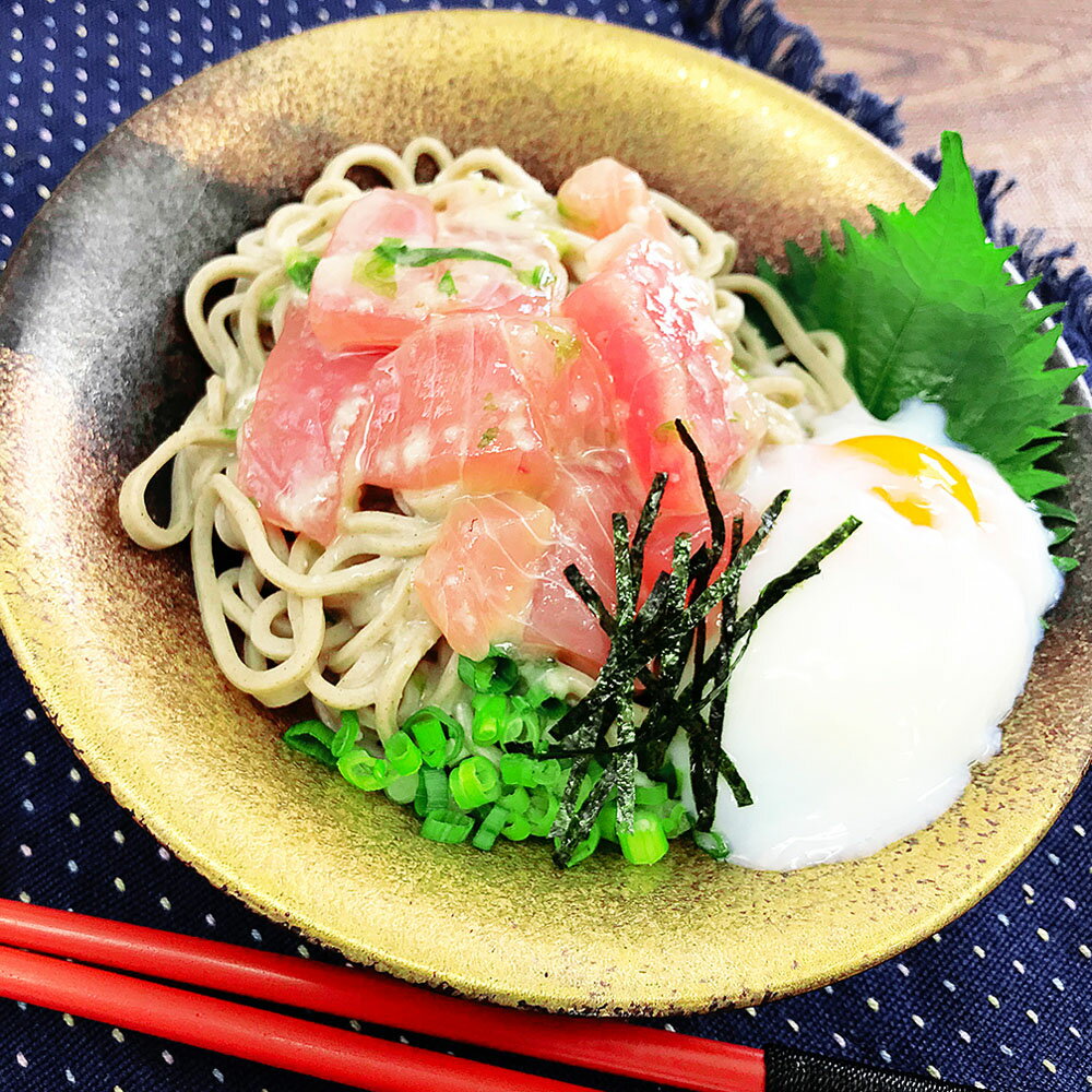 刺身用まぐろに具材を入れてタレに漬け込みました。解凍してご飯、パスタ、野菜等にのせてお召し上がりください。 ■配送不可地域：離島は配送不可 ■温度帯：冷凍 ■保存方法：要冷凍(-18°C以下)で保存してください ■賞味期限：製造日より45日 ■規格：漬けまぐろ旨塩丼160g(80g×2)×5、漬けまぐろ山かけ丼140g(70g×2)×5、漬けまぐろ旨辛丼140g(70g×2)×5 ■発送の目安：ご注文後（決済確認後）、3〜7営業日以内の発送予定。