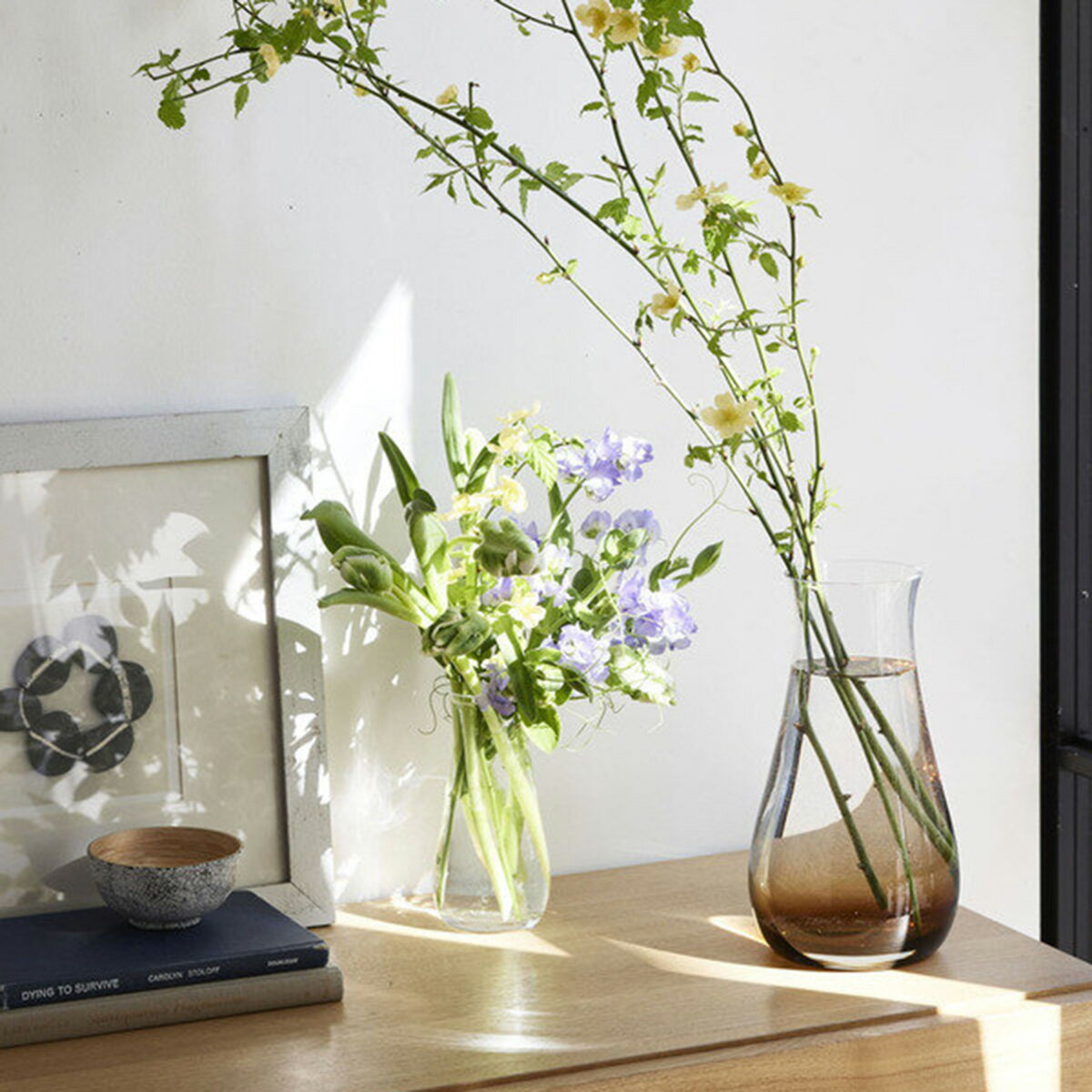 アンバー 半透明 フラワーベース 花器 花瓶 ガラス雑貨 インテリア雑貨 おしゃれ ガラス製品には、黒点・異物・気泡・不純物・ガラスのしわより・若干の傷や歪みがございます。 予めご了承くださいませ。Comment 清々しい透明感と底部のアン...